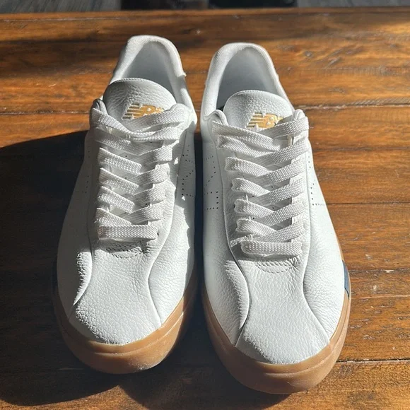 New balance - Picture 3 of 5